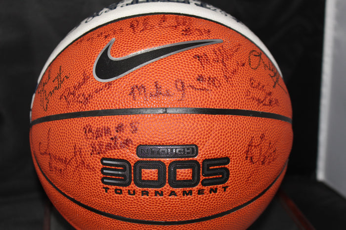 2006-07 Butler University Autographed Basketball w/ Display Case - Vintage Indy Sports