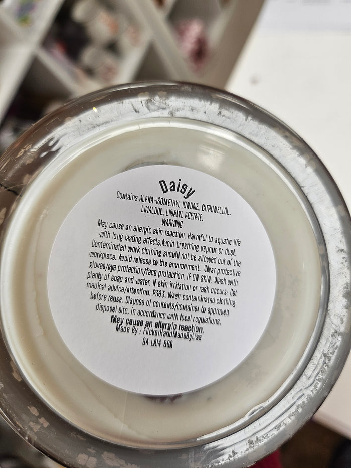 Large Daisy Candle