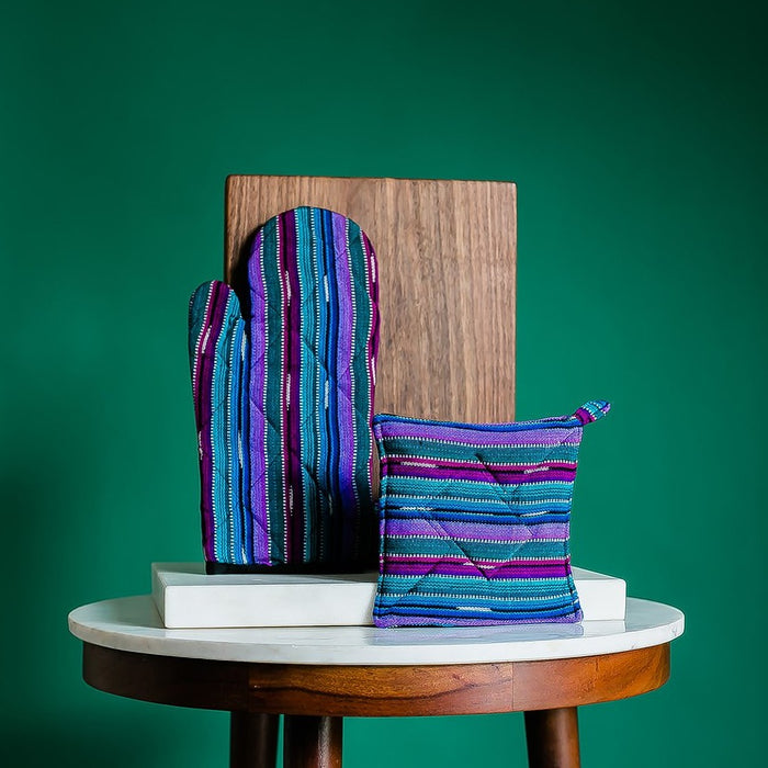 Set of 2 Oven Mitts and 2 Pot holders